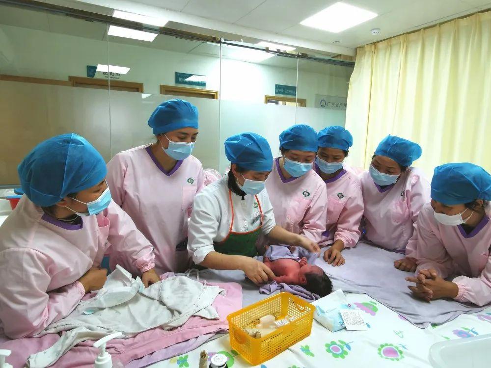 上高县妇婴监护型护送